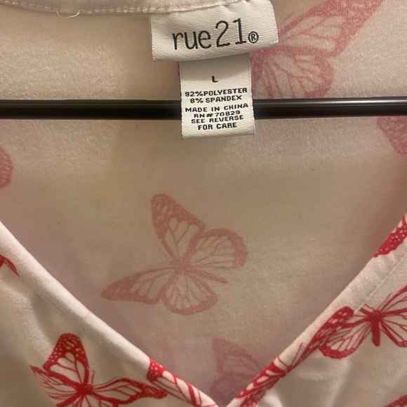 Rue21 White Cream Fitted Cut Out Short Sleeve Tee - Picture 2 of 3